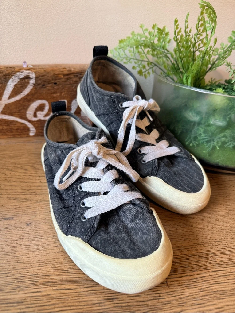 Roxy Black Canvas Low-Top Sneakers